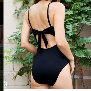 XL Aerie swim bundle. BLACK&WHITE